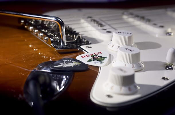 Accelerated lead guitar Acclerated lead guitar logo